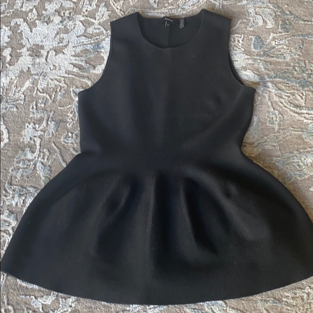 Theory peplum black top sz. M